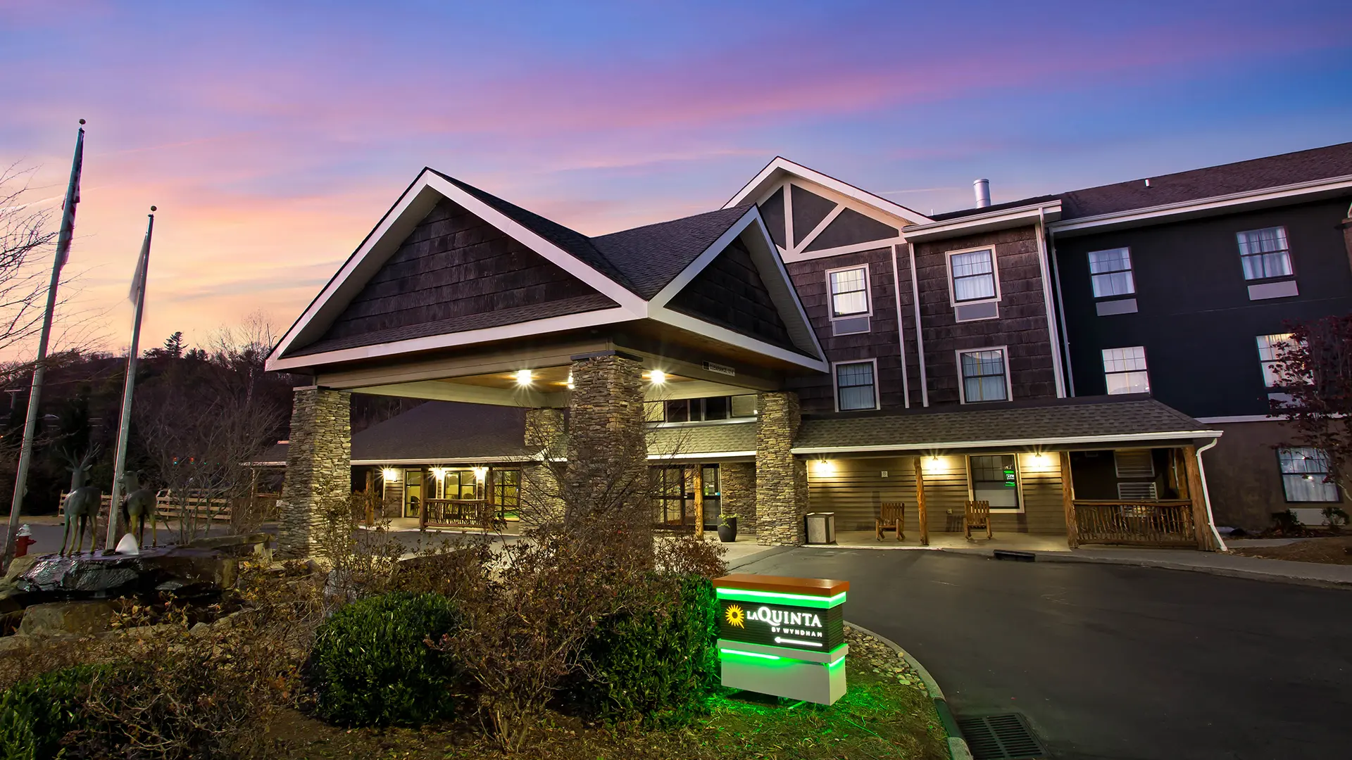 La Quinta Exterior Dusk